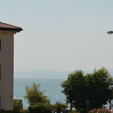 Trilocale Palazzo Garda Lejlighed Garda  Eksteriør billede